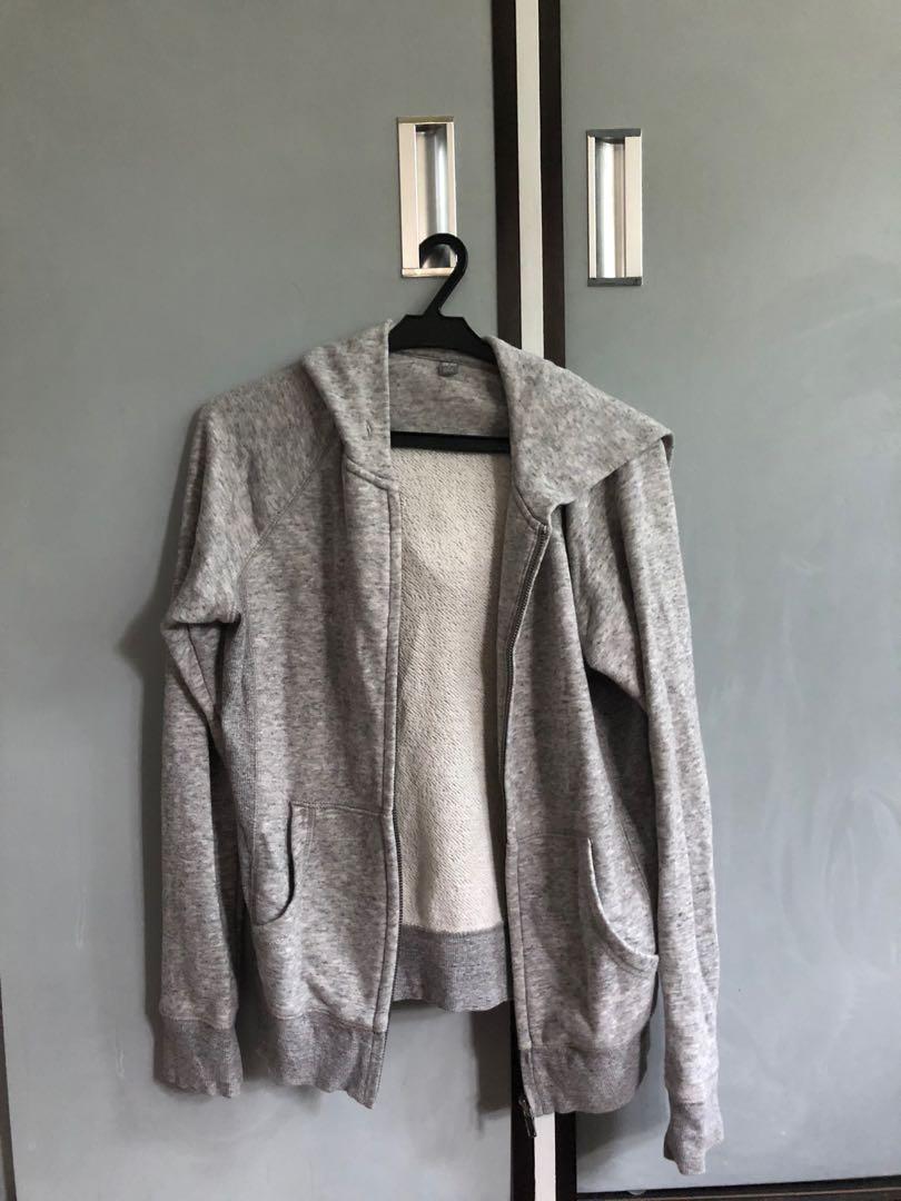 Gray Uniqlo Jacket (Category: Coats, Jackets and Outerwear) located in Paranaque City. Submitted by nmchin (Listing ID 1117091228, Image 1). Description: Like new! Barely used.