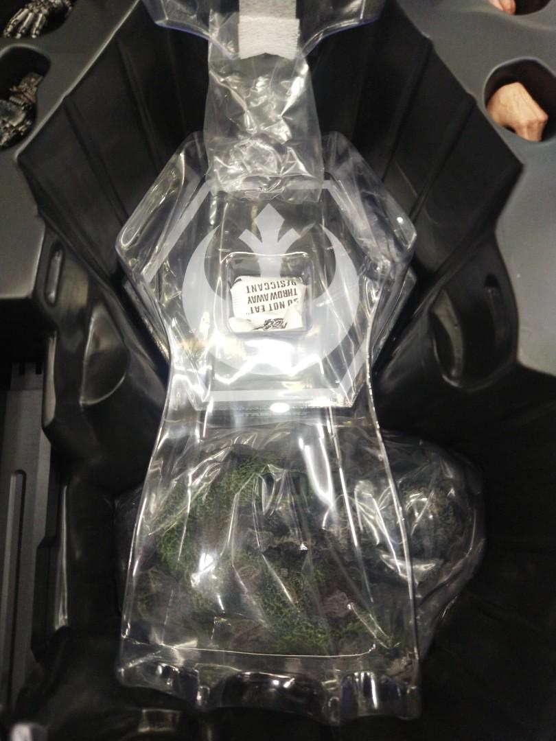Hot Toys Luke Skywalker (Category: Figurines & Statues) located in Quezon City. Submitted by kylekuz (Listing ID 1047724312, Image 3). Description: Last price already Hot Toys Luke Skywalker(bib).