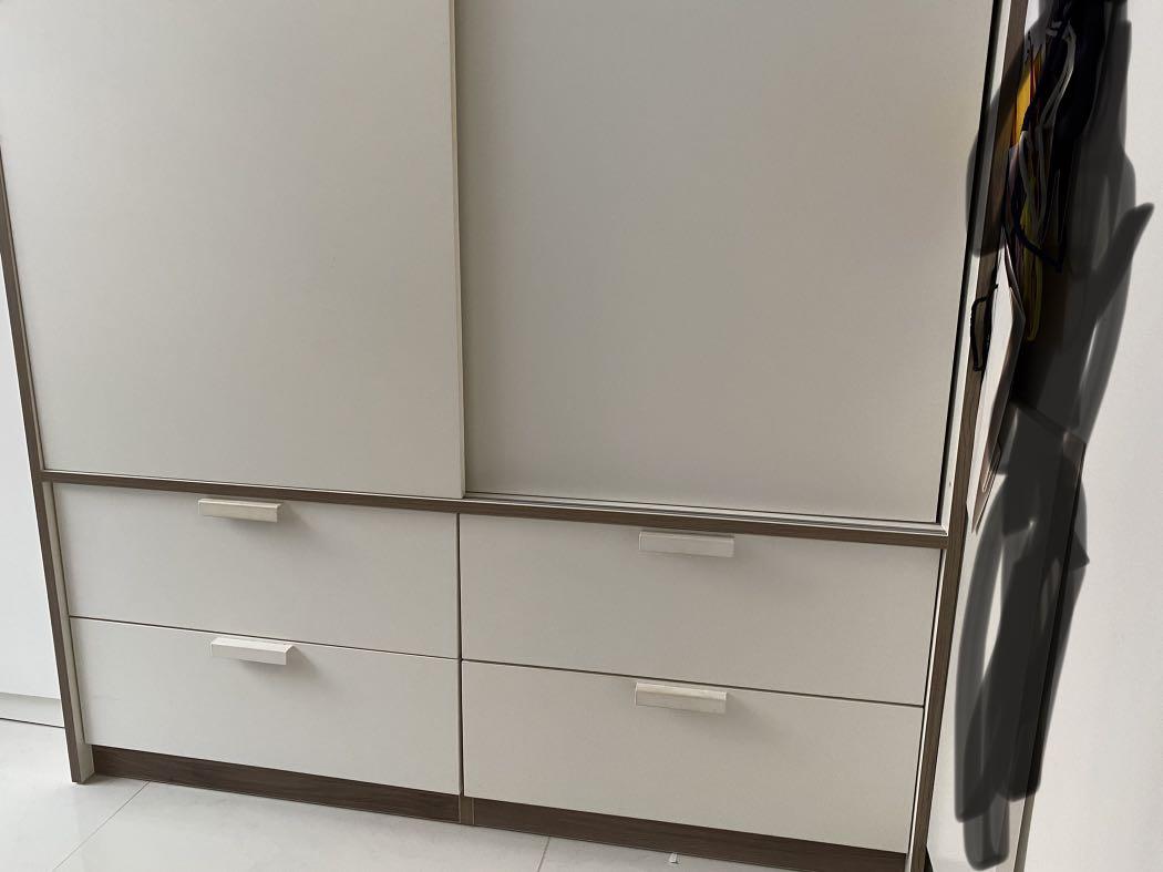 IKEA Trysil wardrobe with sliding doors and 4 Drawers, 傢俬＆家居, 傢俬, 書櫃、櫃子及架 Carousell