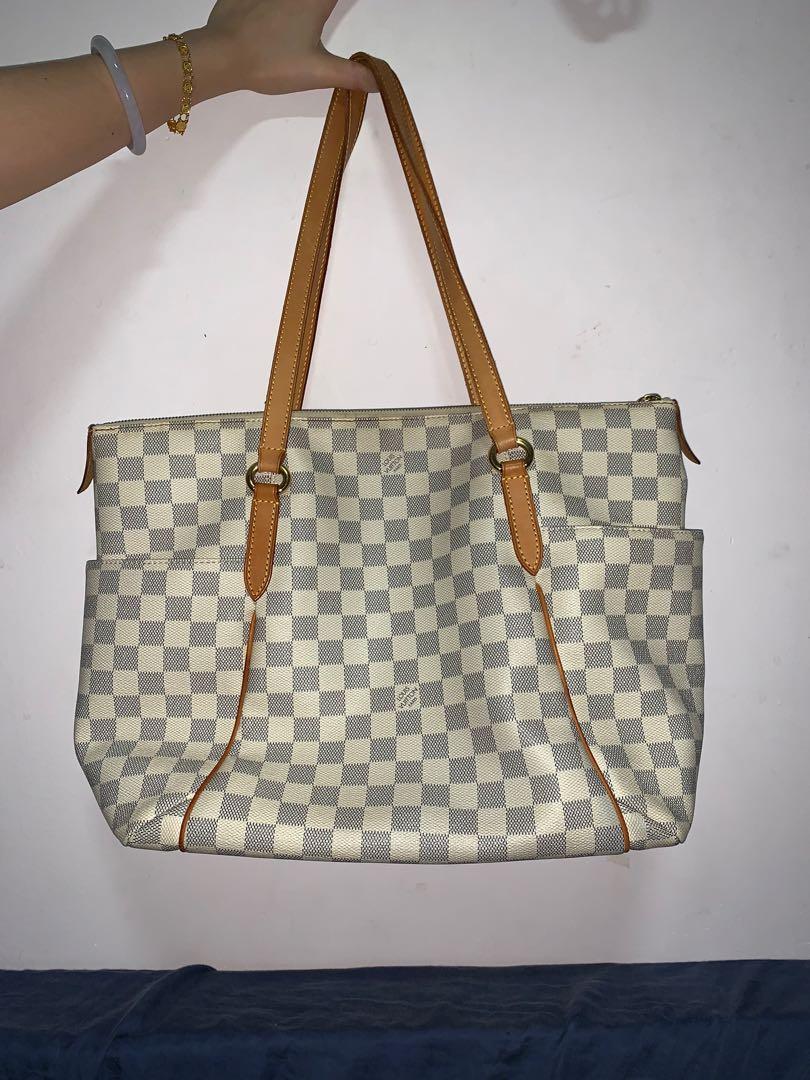 💯% Authentic LV Monogram Totally MM Tote Bag, Luxury, Bags & Wallets on  Carousell