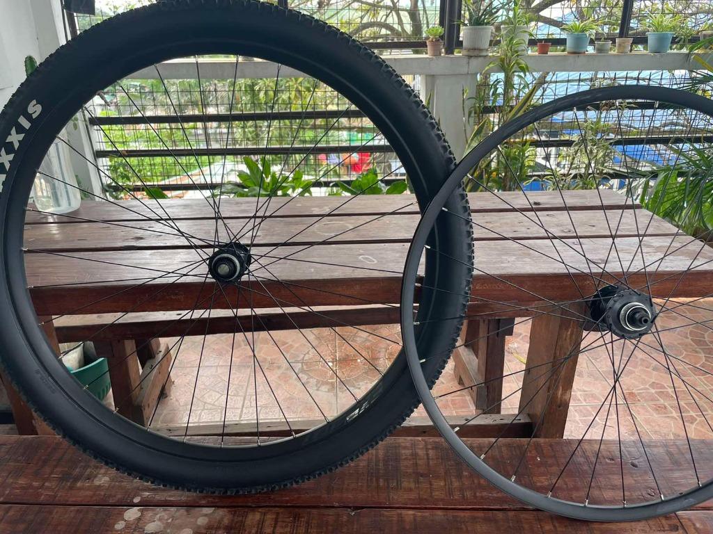 MERIDA big.nine XT-EDITION RIMSET (Category: Bicycles) located in Manila. Submitted by whelrod (Listing ID 1117045845, Image 1). Description: Merida Big Nine XT Edition 2021 Rimset Specs: Front w/ Maxxis Ikon Tire Tubeless Ready Shimano mt400-B front hub 110x15mm width 32 spoke holes Centerlock 22.8mm inner width material: aluminum Tubeless-ready Rear Shimano mt401 rear hub 135x9mm width (12speed MICRO SPLINE) 32 spoke holes Centerlock 22.8mm inn