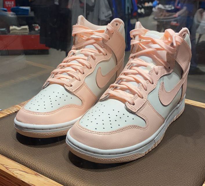 nike dunk pink white