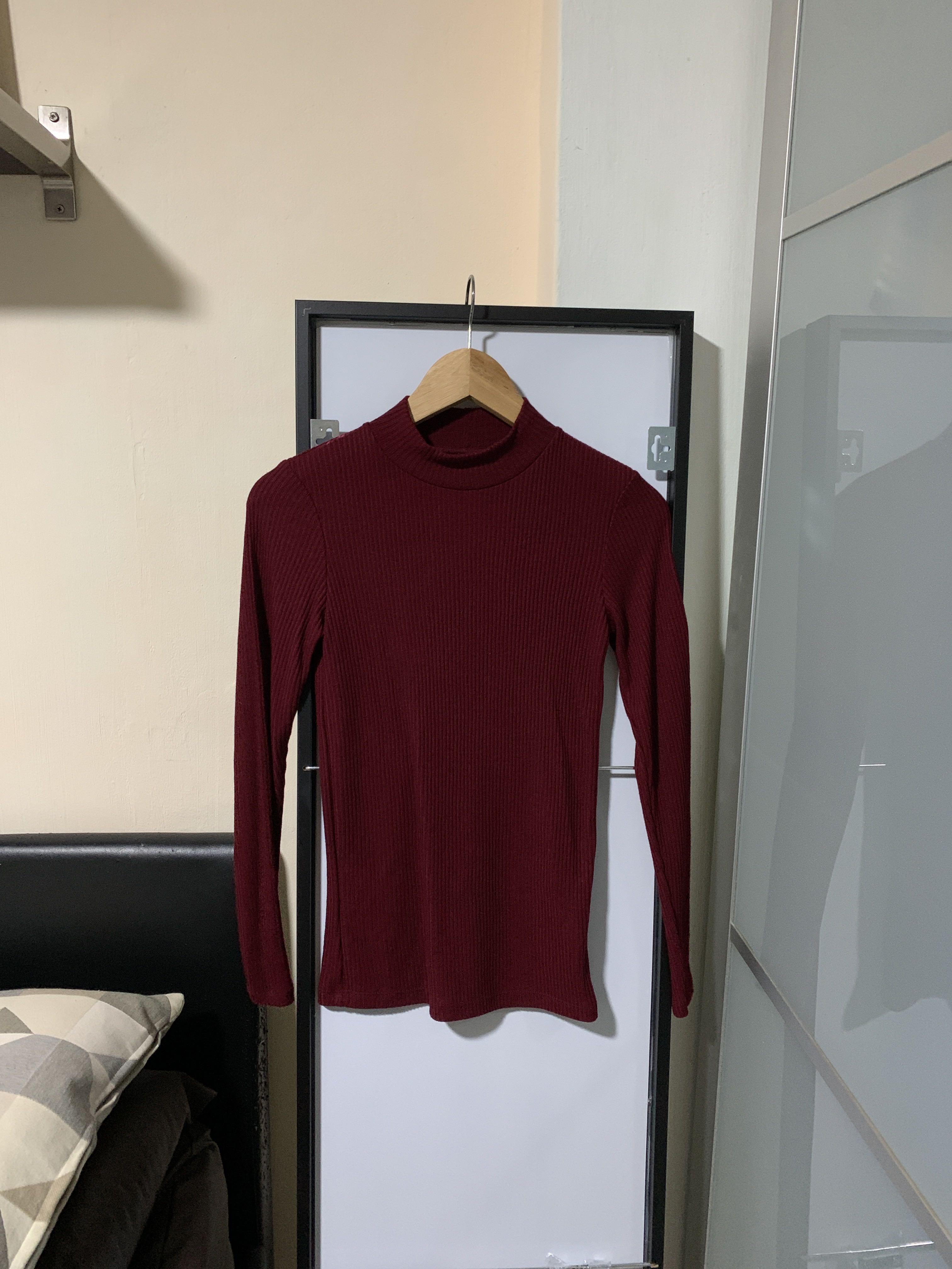 uniqlo red turtleneck