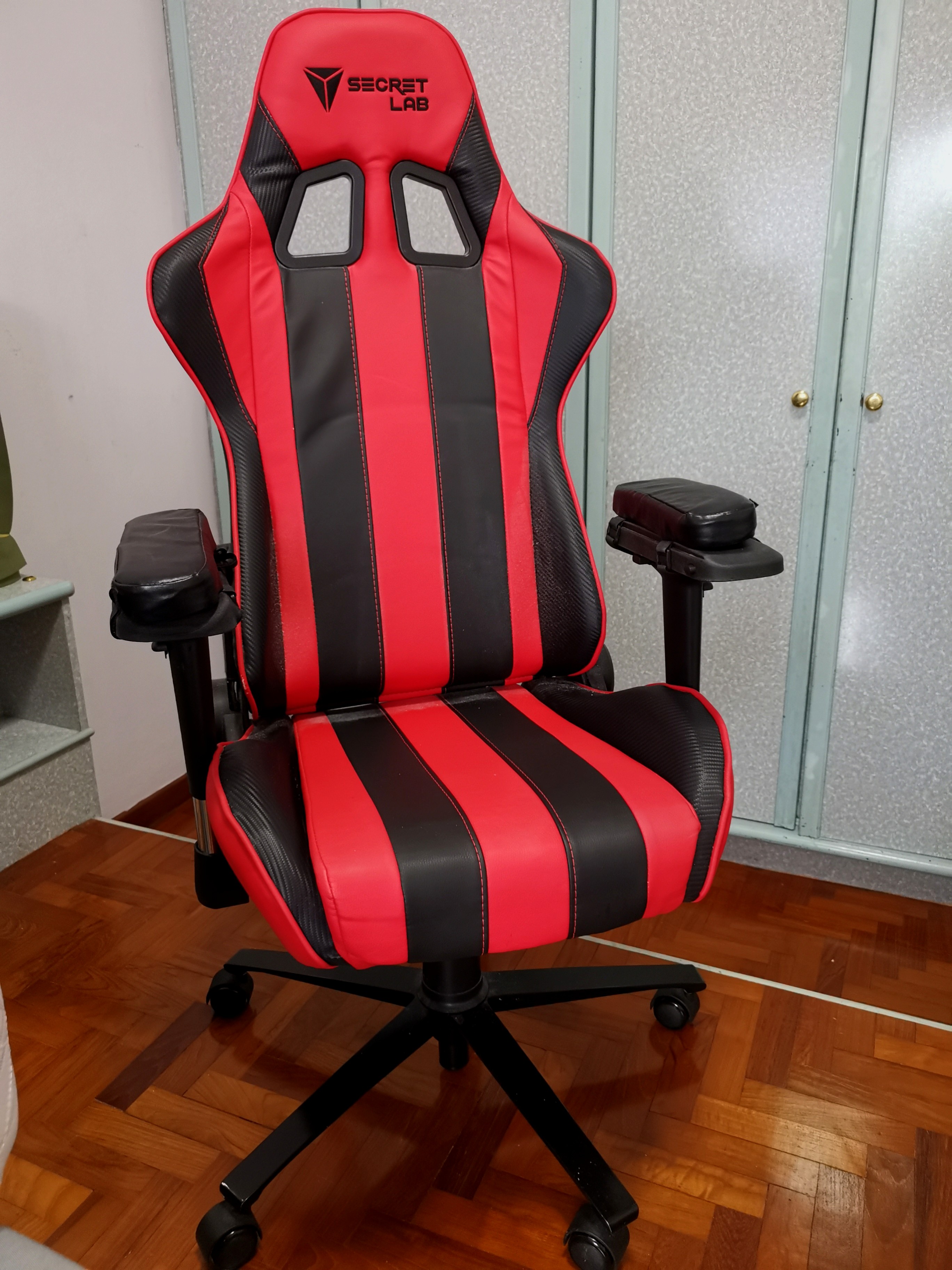 Secretlab throne on sale v2