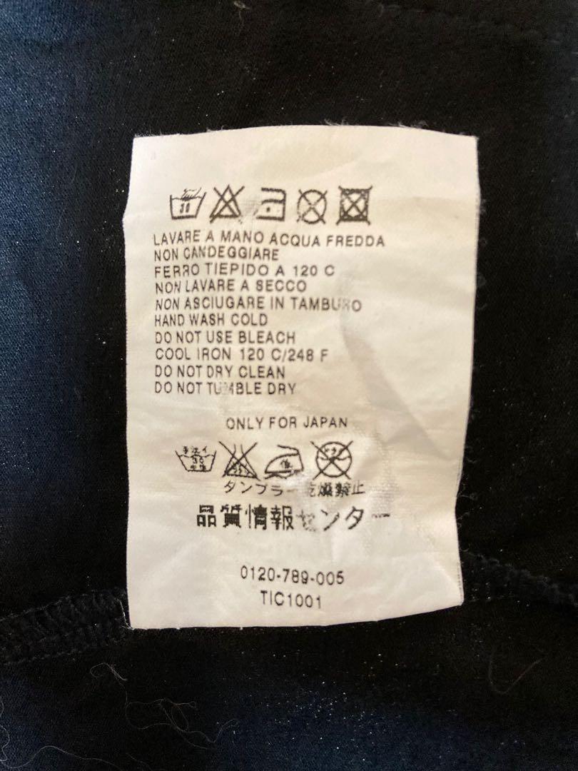 SPORTMAX CODE TOP （分類：長袖衫）位於 Hong Kong。 由 hmtcat 提交（商品編號 1117049913，圖片 5）。簡介： SPORTMAX CODE zipped black stretch top Chest:32” Waist:26.5”。