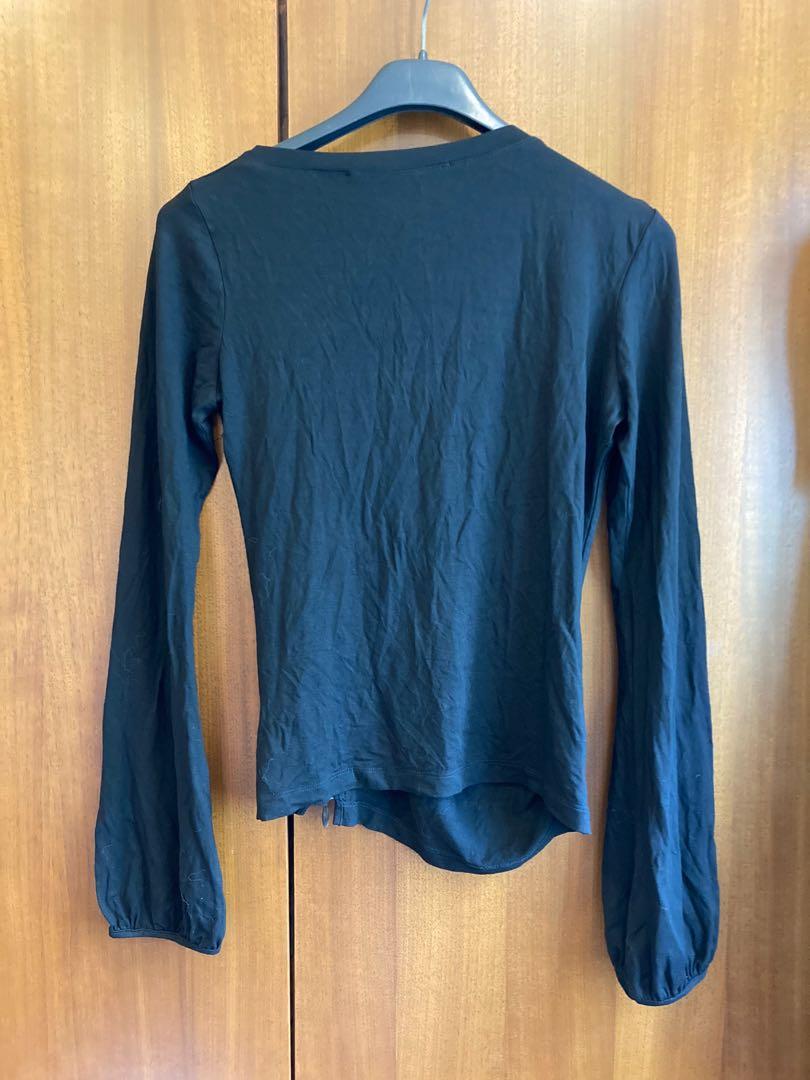 SPORTMAX CODE TOP （分類：長袖衫）位於 Hong Kong。 由 hmtcat 提交（商品編號 1117049913，圖片 2）。簡介： SPORTMAX CODE zipped black stretch top Chest:32” Waist:26.5”。