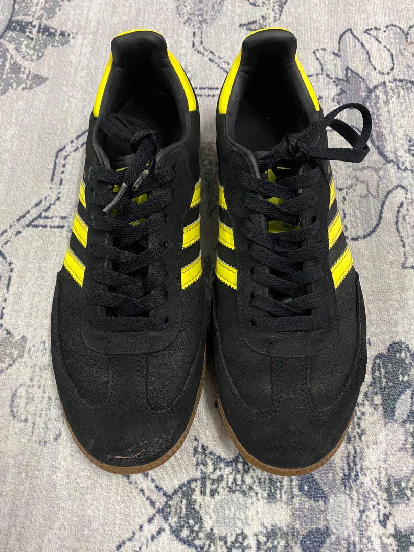Adidas samba sales yellow stripe