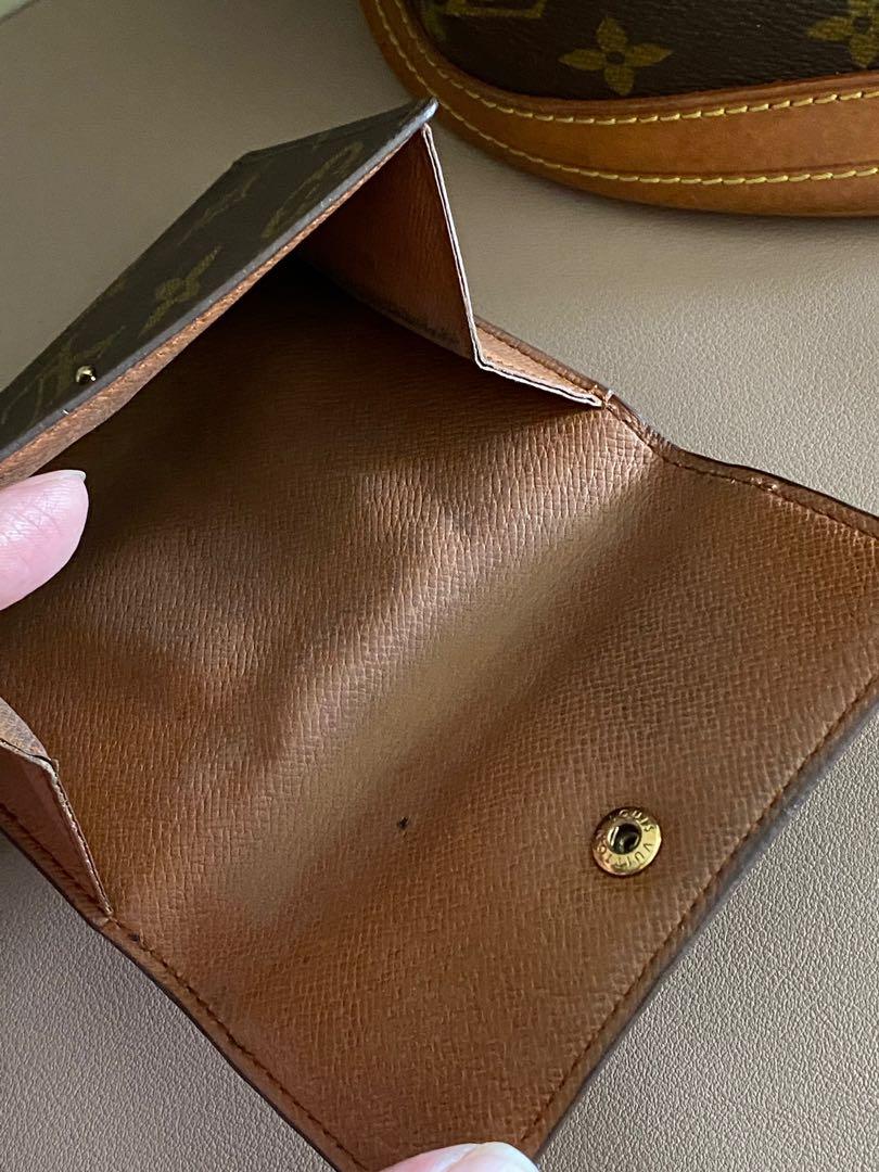 Authentic Louis Vuitton compact wallet (Category: Luxury Bags & Wallets) located in Mandaluyong City. Submitted by outofthecloset_mnl (Listing ID 1120693937, Image 3). Description: Authentic Louis Vuitton compact wallet vintage and in great condition.