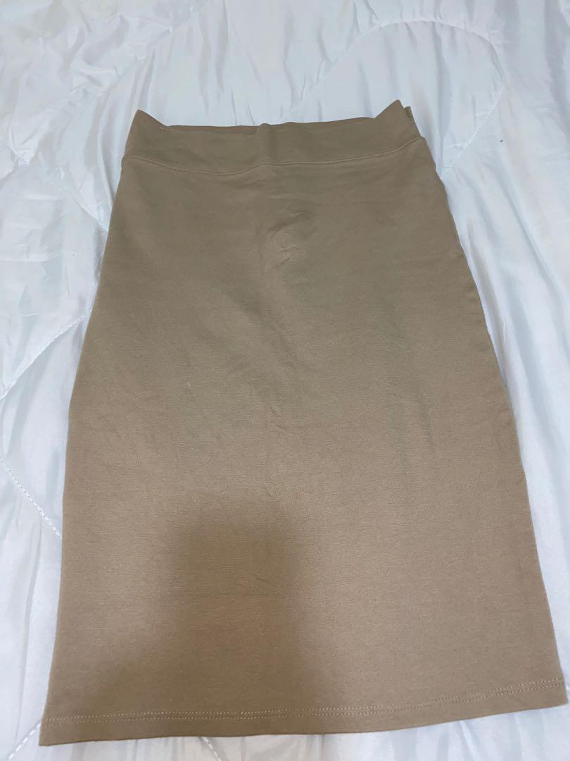 Forever 21 skirt (Category: Skirts) located in Pasig City. Submitted by _matchabby (Listing ID 1120719549, Image 1). Description: .