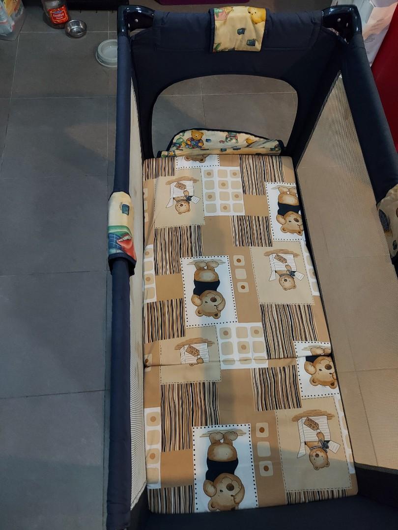 Kiddi O foldable baby crib with mattress