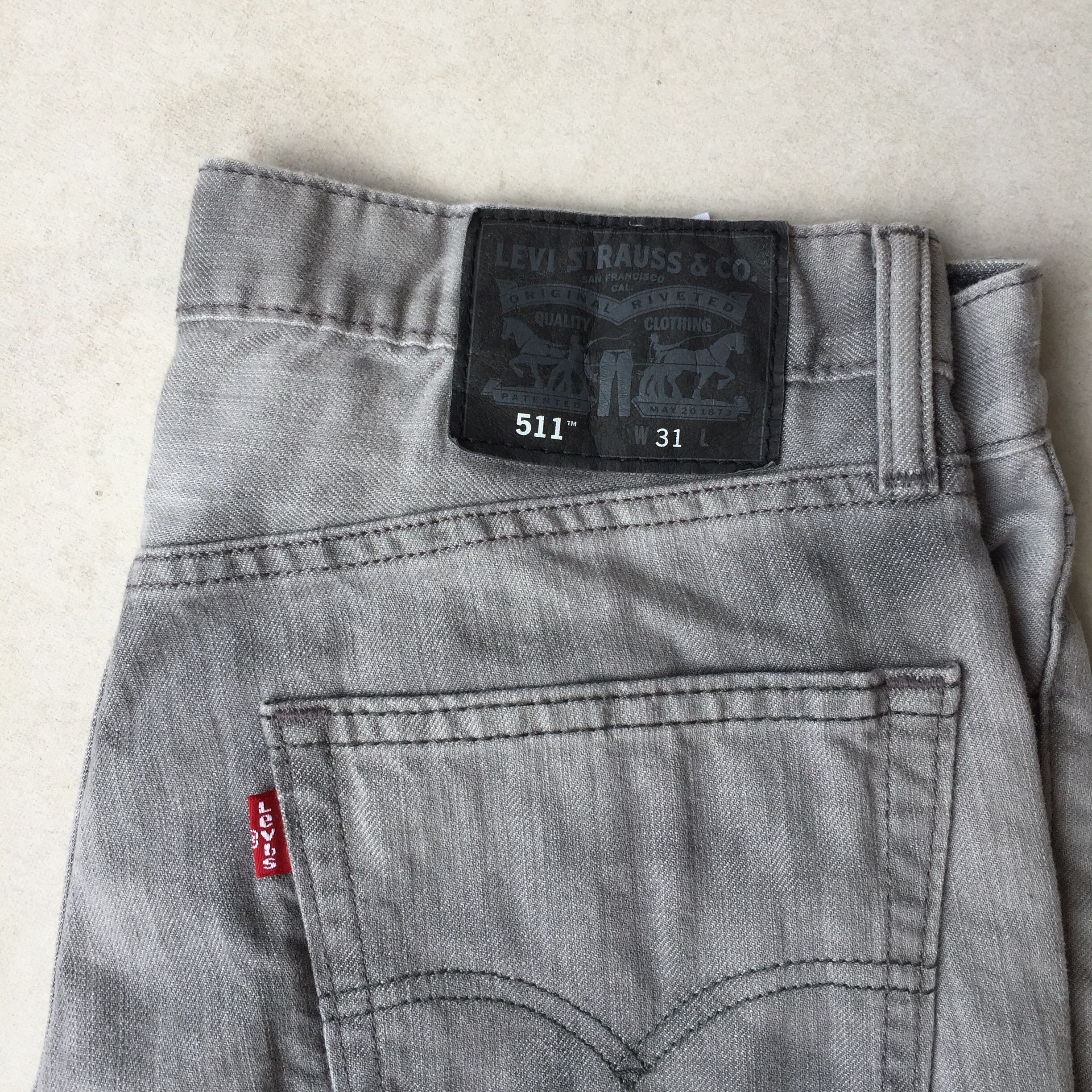 gray levi shorts