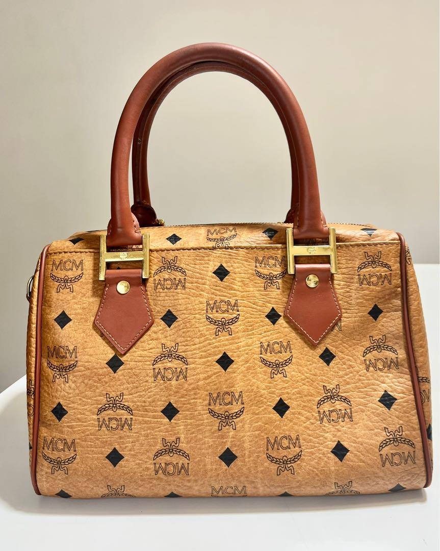 Mcm essential boston bag medium 2025