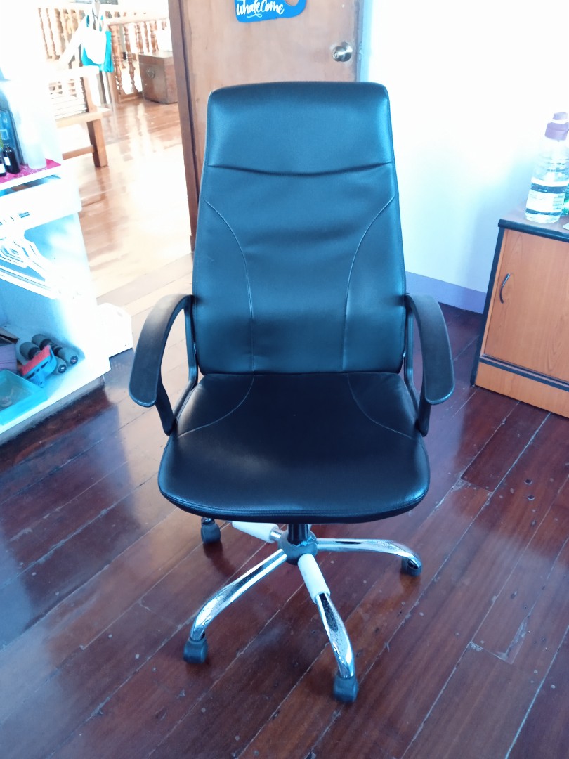Office warehouse 2nd hand leather chair, Furniture & Home Living, Furniture, Chairs on Carousell