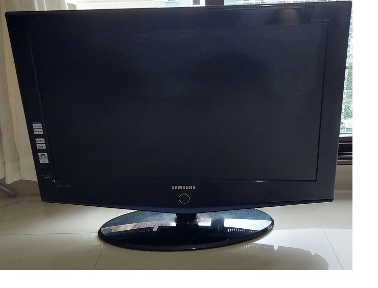 Old Samsung 32 inch TV., TV & Home Appliances, TV & Entertainment, TV