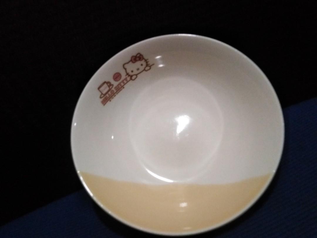 Original Sanrio Hello kitty saucers (Category: Dinnerware & Cutlery) located in Bacoor. Submitted by roxd_everything (Listing ID 1120717944, Image 2). Description: .
