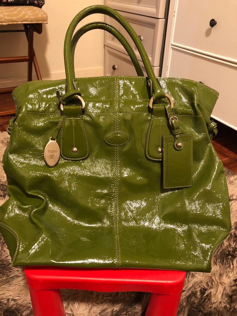 Tod’s green tote (Category: Luxury Bags & Wallets) located in Taguig. Submitted by joyce.prelovedph (Listing ID 1120631941, Image 1). Description: Tod’s shoulder or tote bag, Orignal with dust bag .