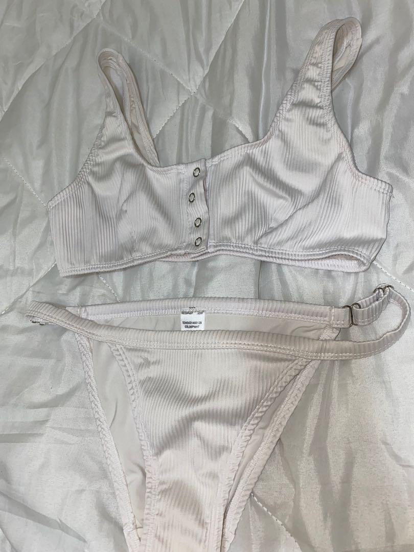 Top shop white bikini set (Category: Bikinis & Swimsuits) located in Pasig City. Submitted by _matchabby (Listing ID 1120717683, Image 1). Description: .