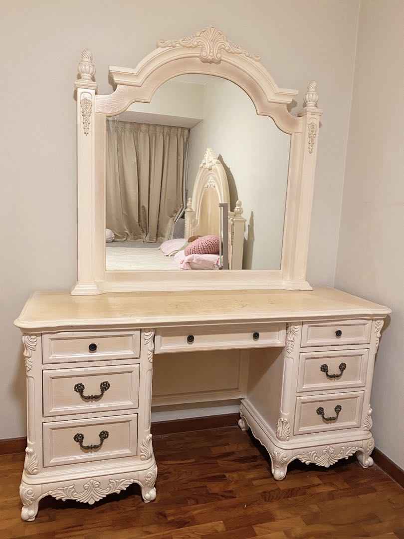 Victorian outlet dressing table