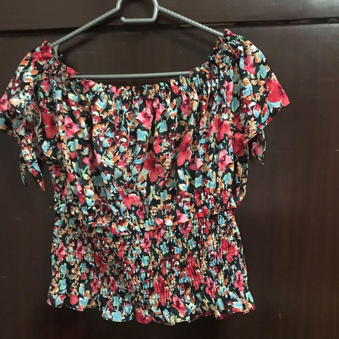 Zara off shoulder Bnew w/ tag L (Category: Luxury Apparel) located in Quezon City. Submitted by cheap.ukay (Listing ID 1120700658, Image 2). Description: Bnew with tag. Store-bought Location Novaliches QC Buyer to shoulder shipping.