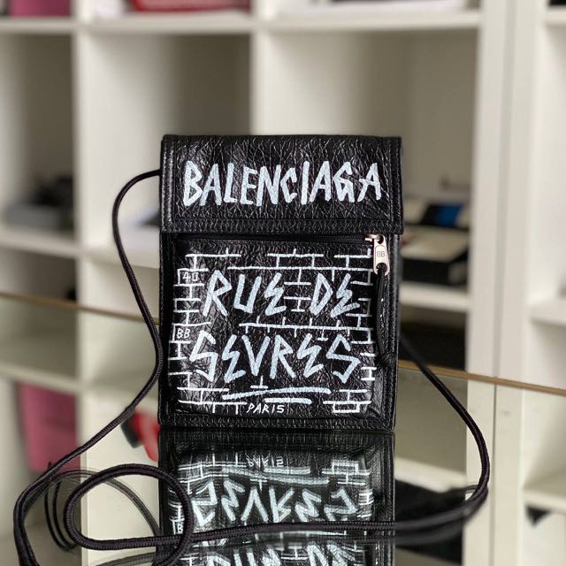AUTHENTIC BALENCIAGA EXPLORER POUCH LEATHER GRAFFITI Luxury