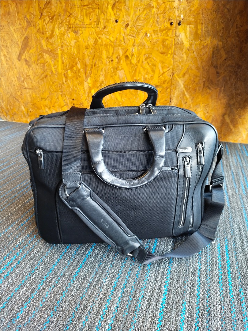 AUTENTIK TUMI TPASS 25641D briefcase. Deluxe kennedy, Fesyen Pria, Tas