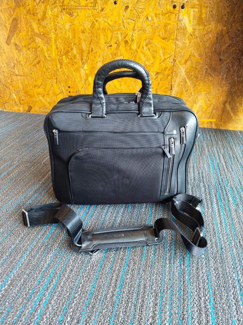AUTENTIK TUMI TPASS 25641D briefcase. Deluxe kennedy, Fesyen Pria, Tas