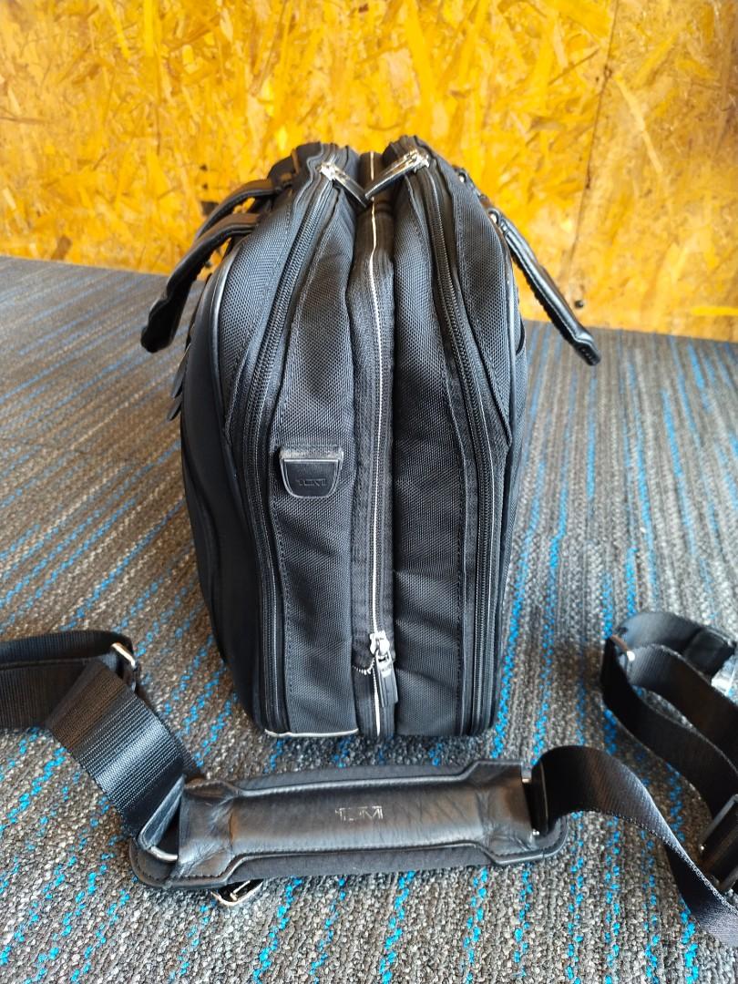 AUTENTIK TUMI TPASS 25641D briefcase. Deluxe kennedy, Fesyen Pria, Tas
