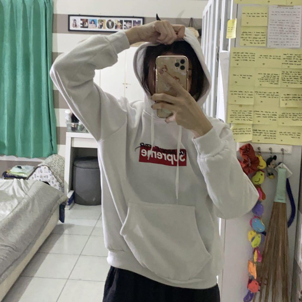 BACA DESKRIPSI Hoodie Sweatshirt Putih Too Broke For Supreme Fesyen Wanita Pakaian Wanita Baju Luaran di Carousell