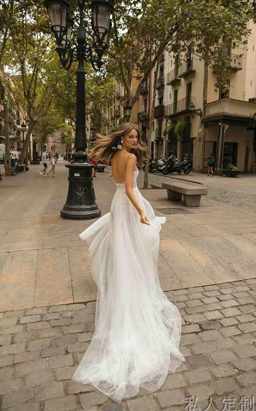 Brand new Berta inspired wedding gown with beautiful detachable train. 2 looks in one