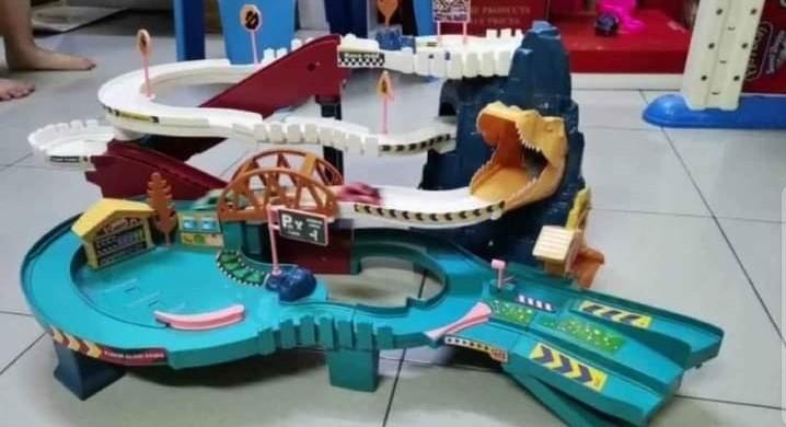 Hot wheels mountain best sale track