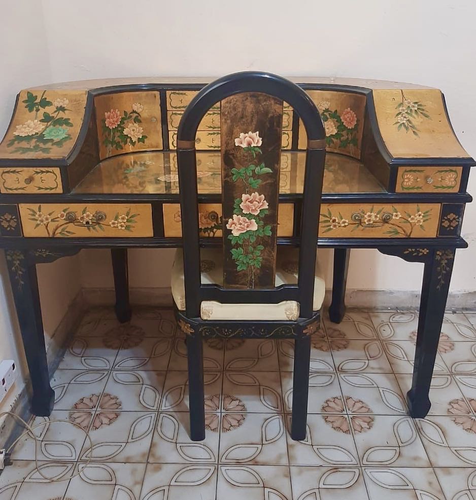 Oriental store dressing table