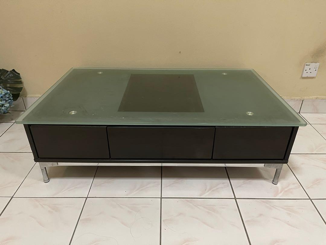 Coffee table (Category: Tables & Sets) located in Kuala Lumpur. Submitted by syhrlamrh (Listing ID 1120955549, Image 3). Description: Black Glass Wood coffee table for sale Metal leg & frame Weight roughly 50-80kg Buyer to arrange pickup / delivery Can be nego.
