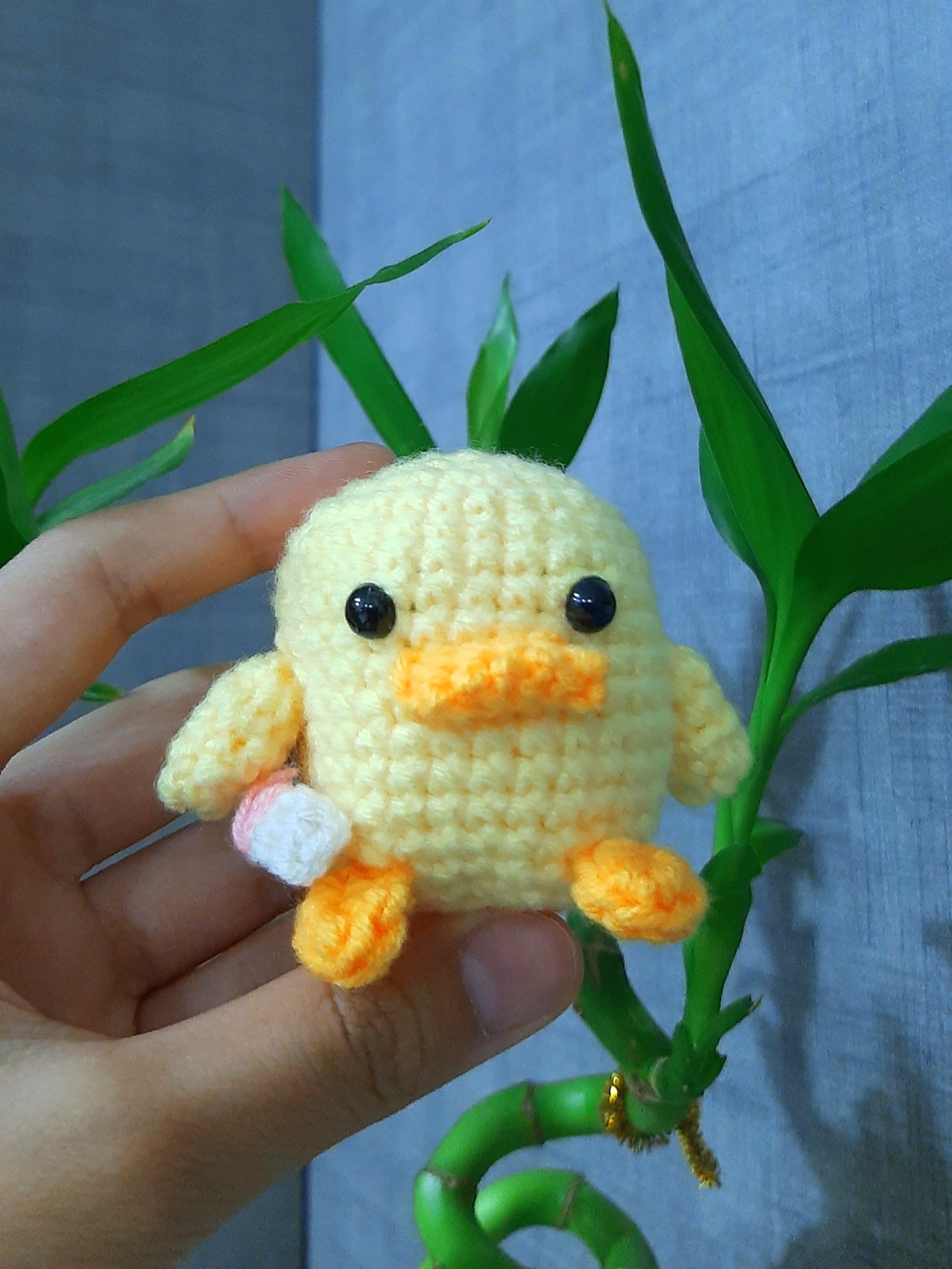 duck with knife meme crochet keychain / amigurumi, Hobbies & Toys