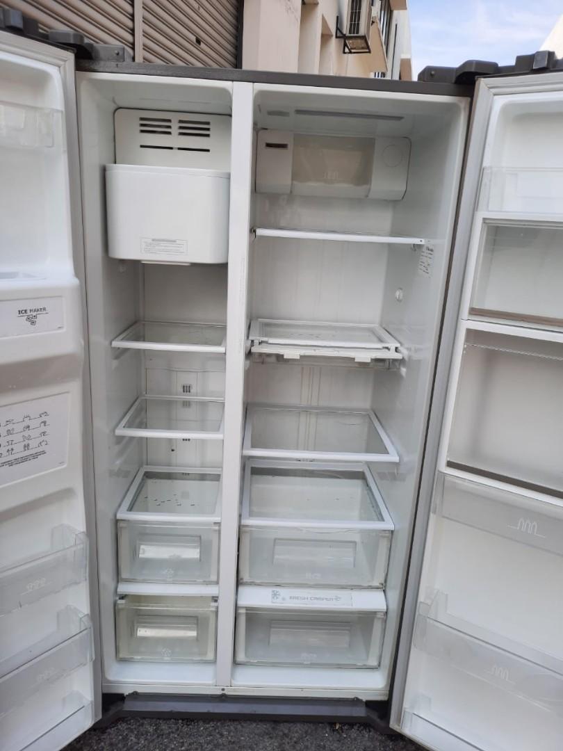 Electrolux auto ice maker side by side, TV & Home Appliances, Kitchen