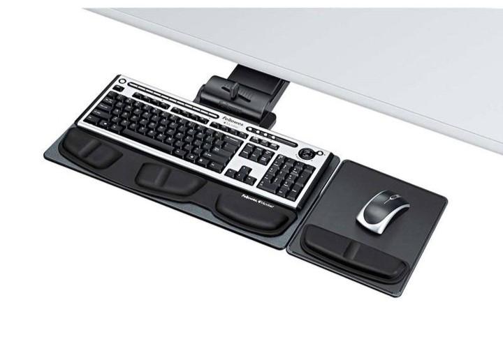Fellowes Professional keyboard tray (Category: Computer Keyboard) located in Rizal. Submitted by erwynangel-01539 (Listing ID 1120827511, Image 3). Description: Professional keyboard by Fellowes Retractable and Super Smooth 3000 Each.
