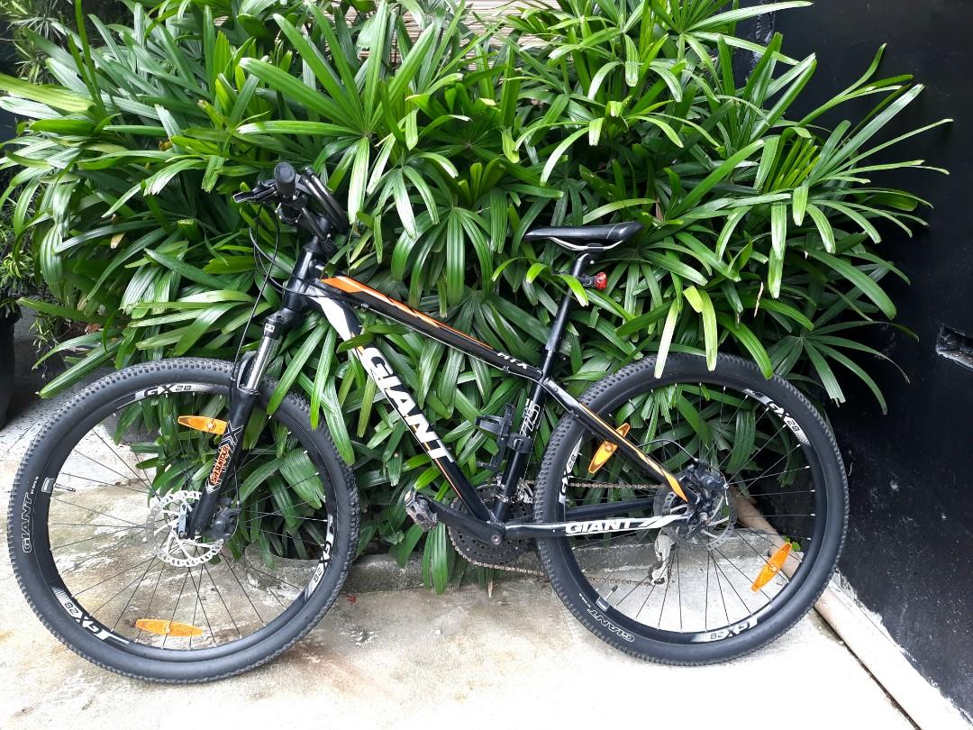 Giant ATX 27.5 Sports Equipment Bicycles Parts Bicycles on