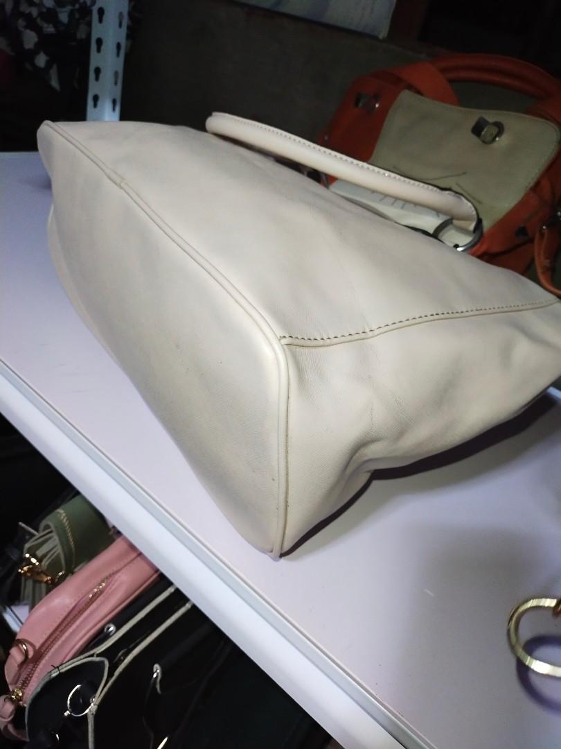 GUESS EST 1981, Women's Fashion, Bags & Wallets, Shoulder Bags on Carousell