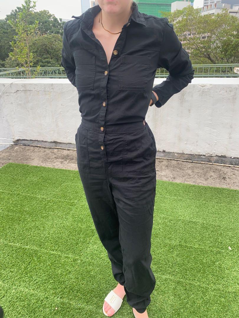 Hollister black jumpsuit, 女裝, 連身裙 & 套裝, 連身褲 Carousell