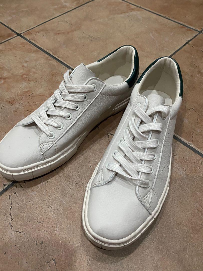 Hotwind white sneakers