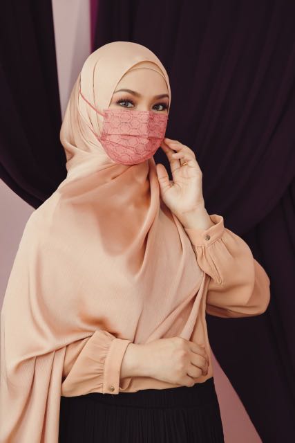 Instock Last Box Ctdk X Jovian Headloop Face Mask For Hijab In Rosette Maroon Health Nutrition Face Masks Face Shields On Carousell