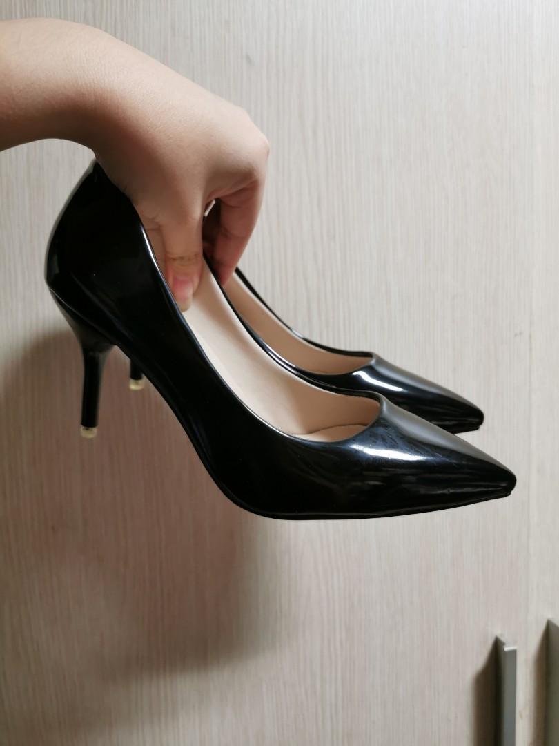 Plain black deals high heels