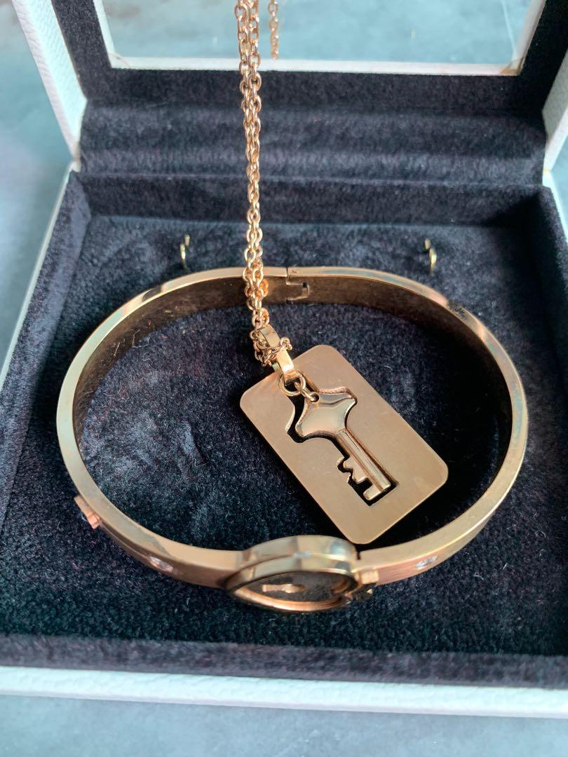 Gold bracelet with discount lock and key