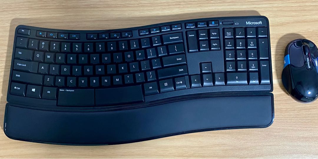 Microsoft Wireless Sculpt Comfort Desktop Mouse and Keyboard Combo