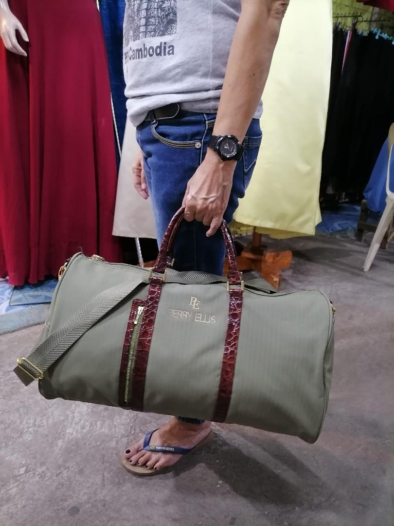 Perry Ellis Travel Bag Good As New Luxury Bags Wallets on