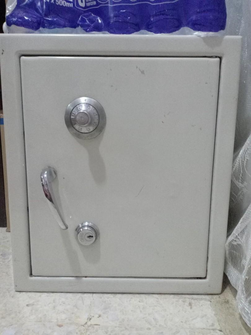Peti Besi Home Furniture Others On Carousell