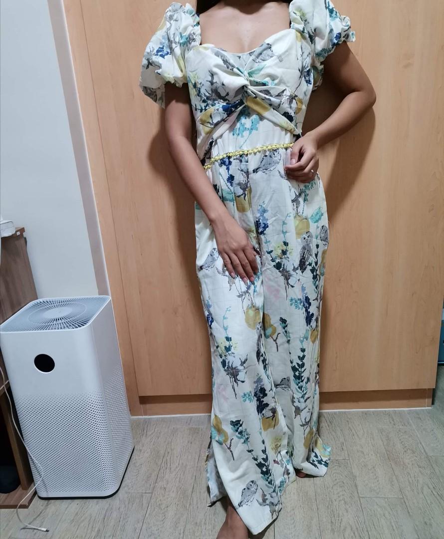 Plains and prints floral romper Large New (Category: Dresses) located in Manila. Submitted by expandaph (Listing ID 1120922181, Image 1). Description: .