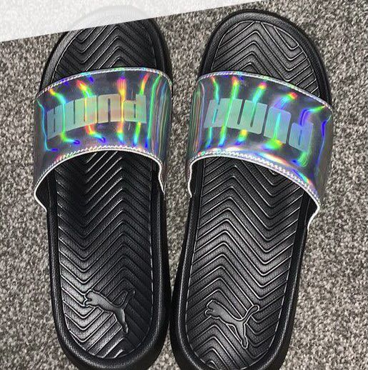 Holographic puma outlet slides