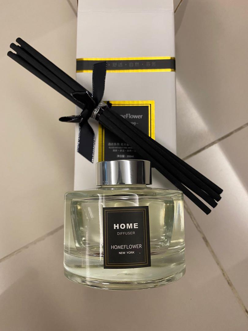 Reed Diffuser 165ml (Category: Other Home Decor) located in Kuala Lumpur. Submitted by joycelyn12 (Listing ID 1120926575, Image 2). Description: Reed Diffuser 165ml - 4 scents to choose from: English Pear & Freesia, Lime Basil & Citrus, Hilton, Wild Bluebell - Whats in the box? 165ml Reed diffuser x1 and diffuser sticks x8 - Can last up to 6 months - Lowest price guaranteed.