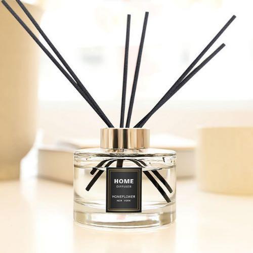 Reed Diffuser 165ml (Category: Other Home Decor) located in Kuala Lumpur. Submitted by joycelyn12 (Listing ID 1120926575, Image 1). Description: Reed Diffuser 165ml - 4 scents to choose from: English Pear & Freesia, Lime Basil & Citrus, Hilton, Wild Bluebell - Whats in the box? 165ml Reed diffuser x1 and diffuser sticks x8 - Can last up to 6 months - Lowest price guaranteed.