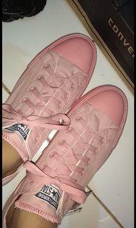 Sepatu pink